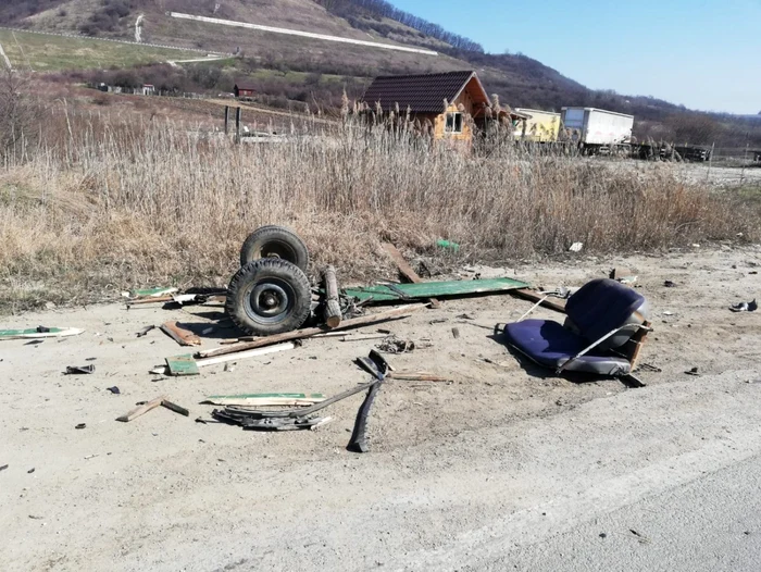 Accident în Sibiu pe DN 1 - atelaj hipo spulberat de pe şosea de o autoutilitară Foto Adevărul