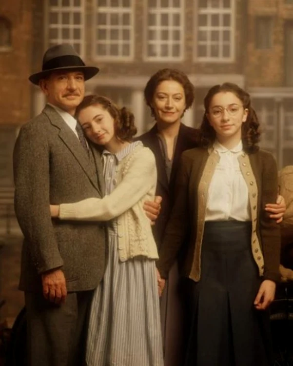 Anne Frank e un film bazat pe „Jurnalul Annei Frank"