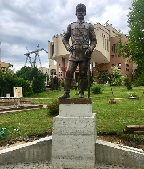 statuie Gheorghe Mardarescu jpg jpeg