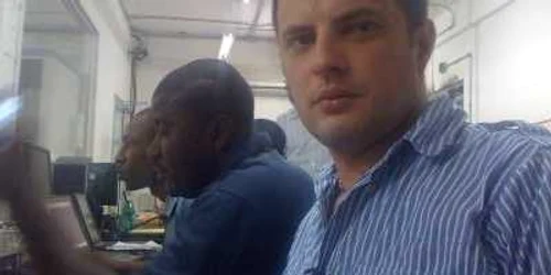 Emanuel Petruţ în biroul companie Digi Cel din capitala Haiti
