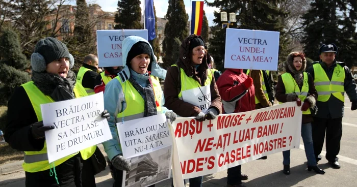 Protestatarii au venit în faţa Prefecturii