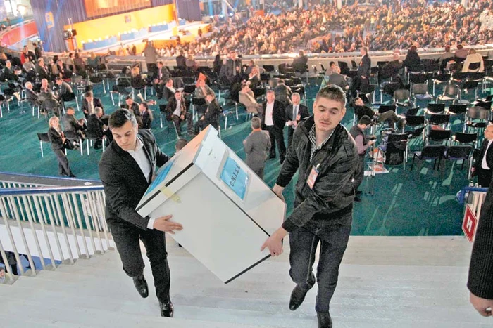 În mod miraculos, Blaga a câştigat alegerile, deşi Elena Udrea avea de partea sa cele mai puternice filiale PDL şi cei mai influenţi primari (Foto: Mediafax)