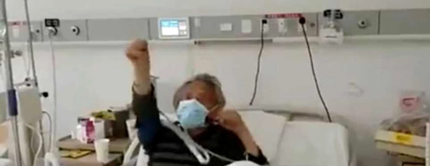 La 87 de ani a învins coronavirusul - fotografia simbolică în lupta cu COVID 19 în Italia Foto newnotizie it