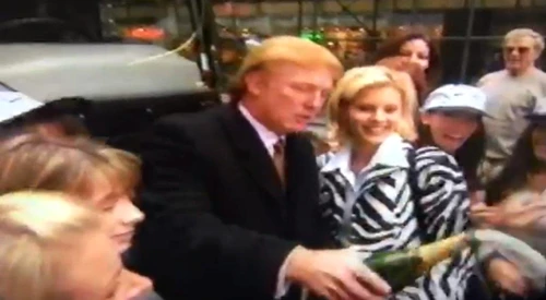 Donald Trump era elementul central al filmului pornografic în care vedetele Playboy de atunci mimau ipostaze erotice