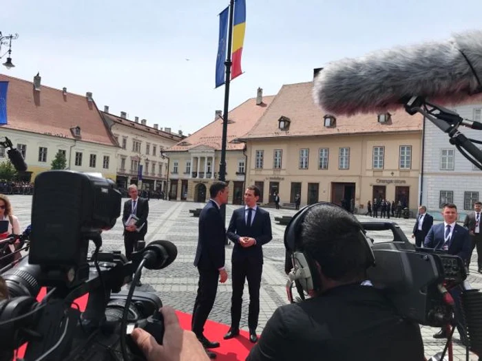 Premierul Spaniei Pedro Sánchez şi cancelarul Austriei Sebastian Kurz la Sibiu FOTO Sebastian Zachmann