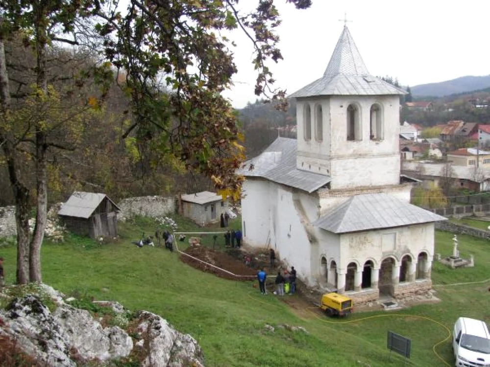 Mănăstirea de la Baia de Aramă FOTO Corina Macavei