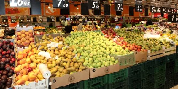 Cele mai multe legume şi fructe din hipermarketuri sunt aduse de peste graniţă 