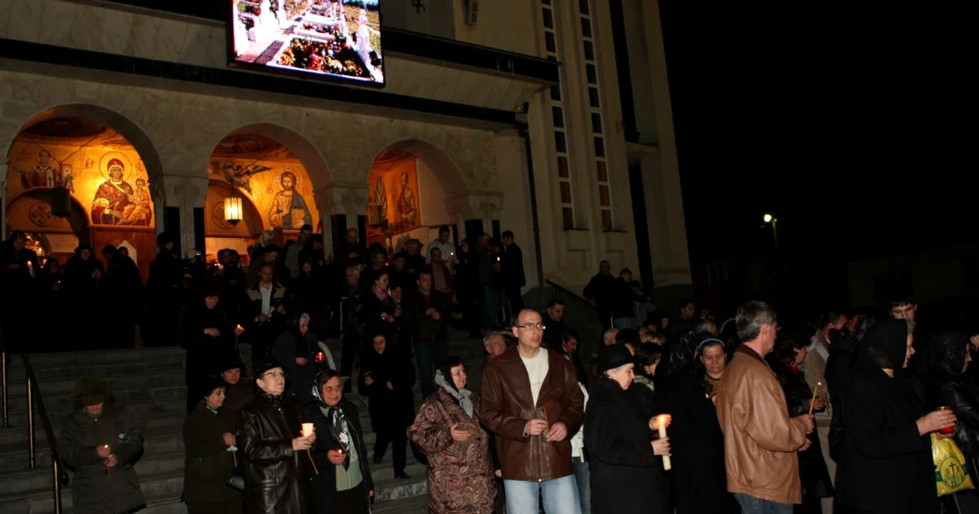 Aproape 20.000 de credincioşi sunt aşteptaţi la biserica din Răcădău. Foto: Stelian Grăjdan