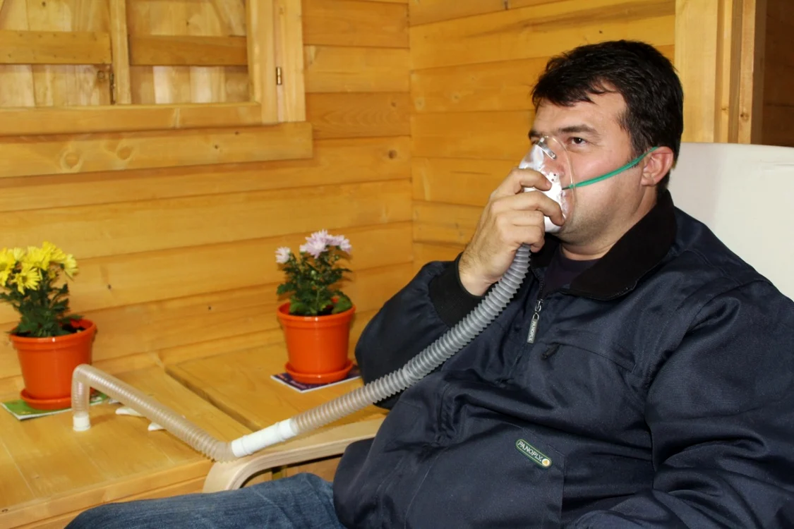 Pacienţii respiră aerul din stupul albinelor