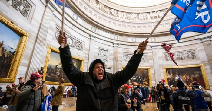 Suporteri ai lui Donald Trump în Capitoliu FOTO EPA-EFE