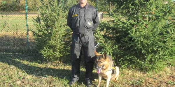 Ben şi instructorul său, agentul şef principal Petru Iuga