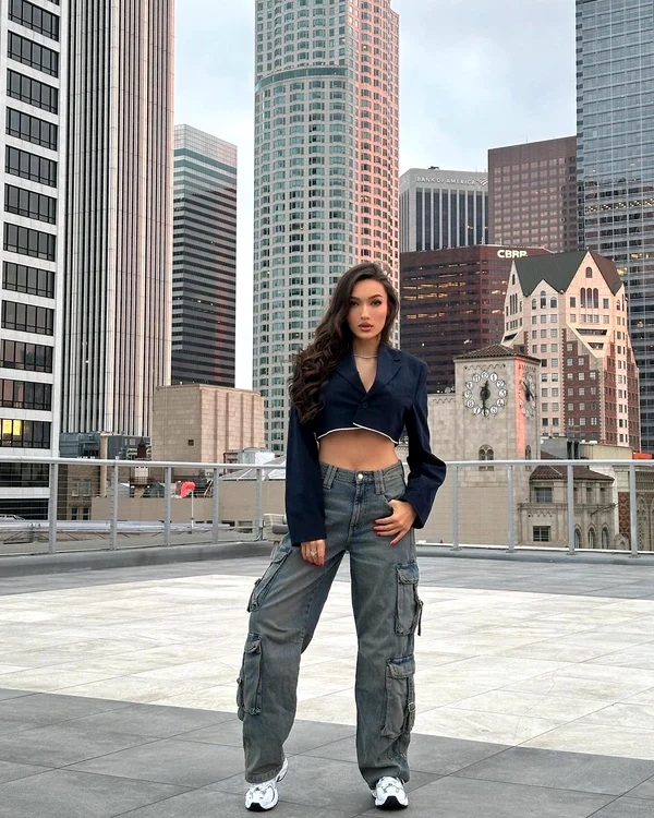 Internauții au observat inelul în pozele postate de vedetă / foto: Instagram