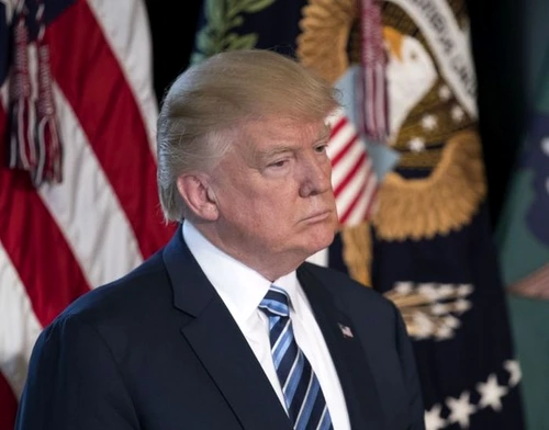 Donald Trump pleacă de la Casa Albă în cel mai rușinos mod posibil