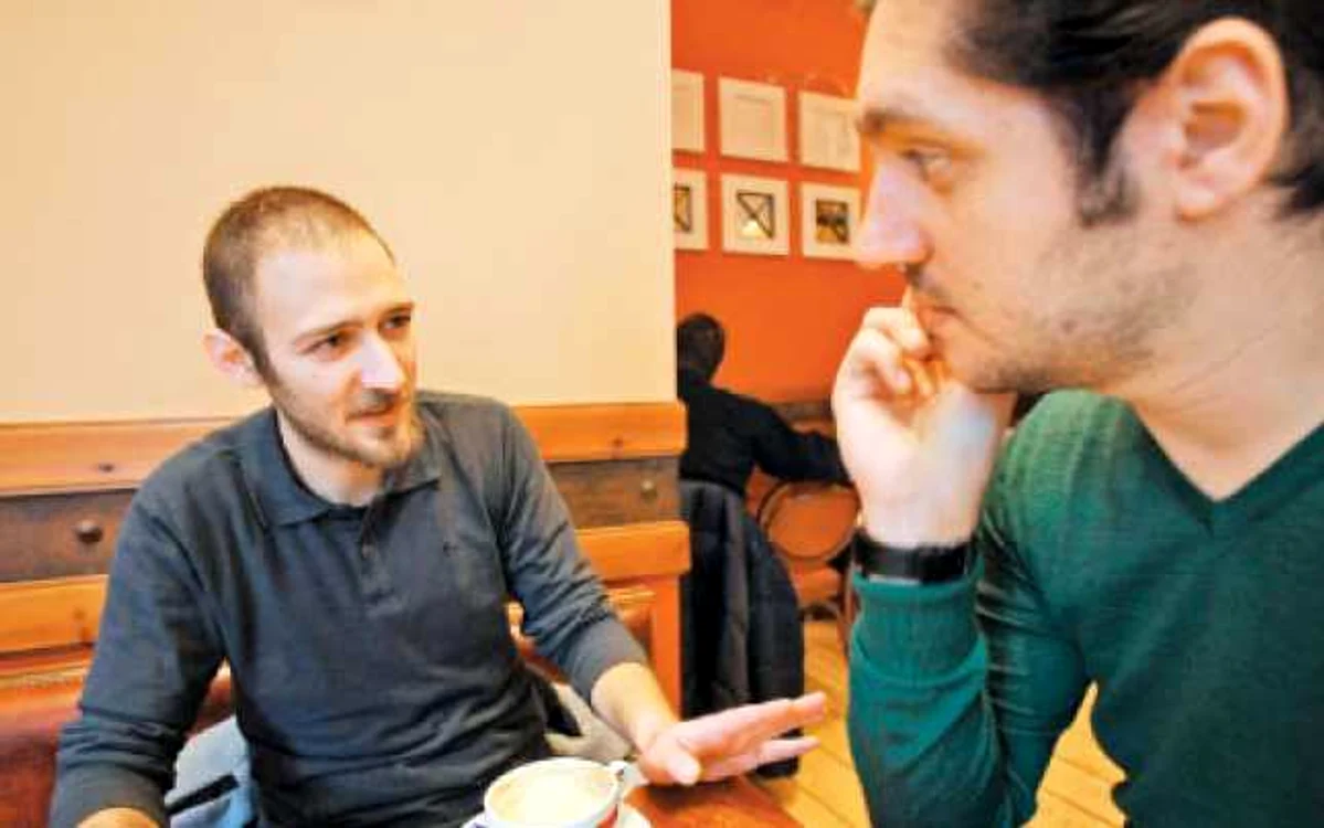 Petros Lekatsas (stânga), 29 de ani, student la Facultatea de Istorie din Atena