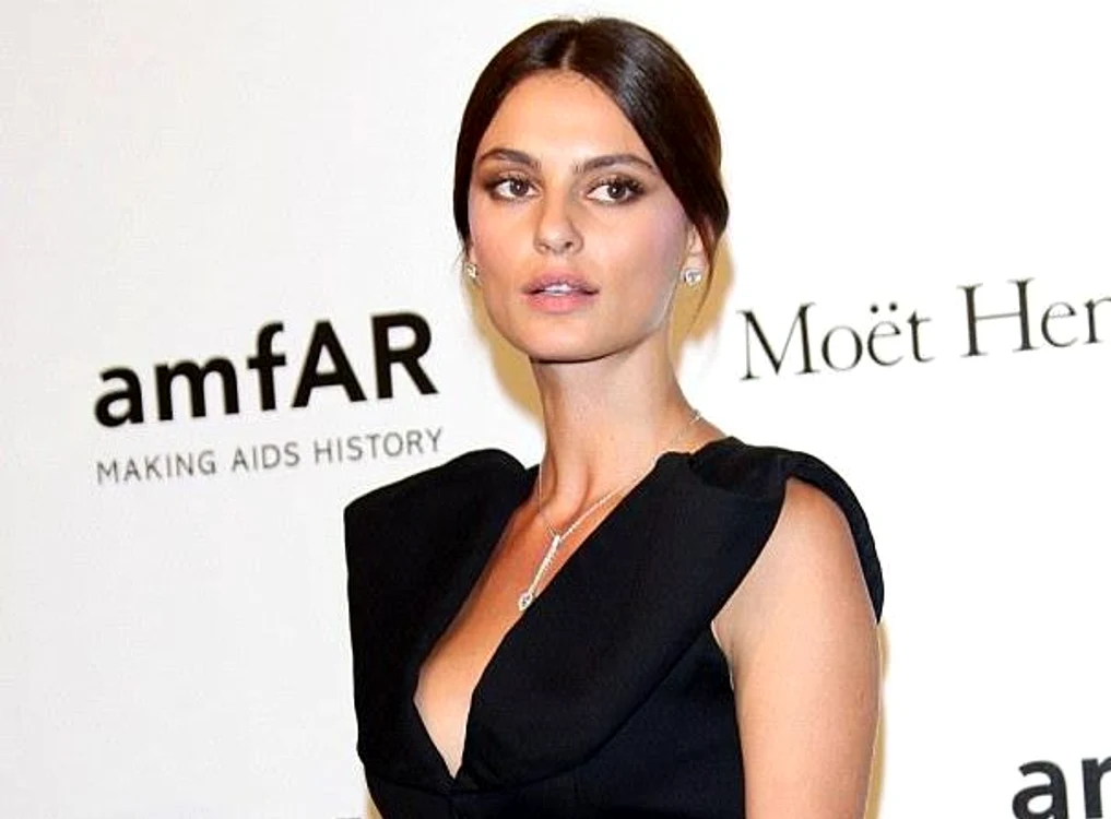 Catrinel Menghia a plecat din România la 16 ani