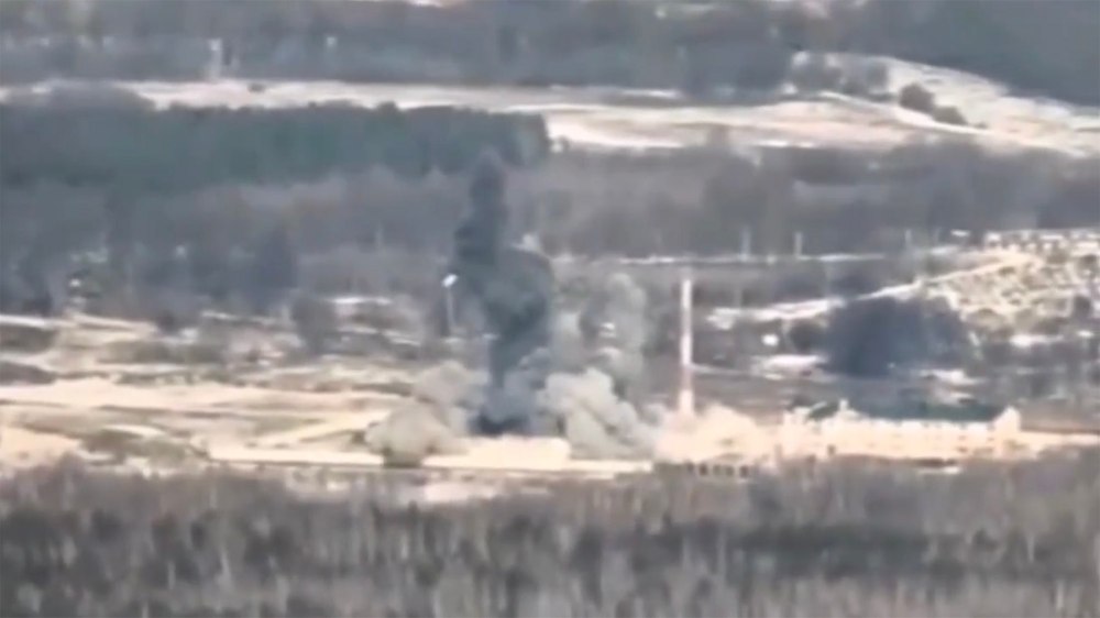 Momentul în care ucrainenii bombardează un punct de control rusesc din regiunea Briansk