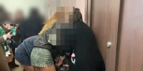 Păruială femei festival jpg