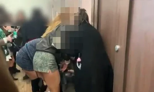 Păruială femei festival jpg