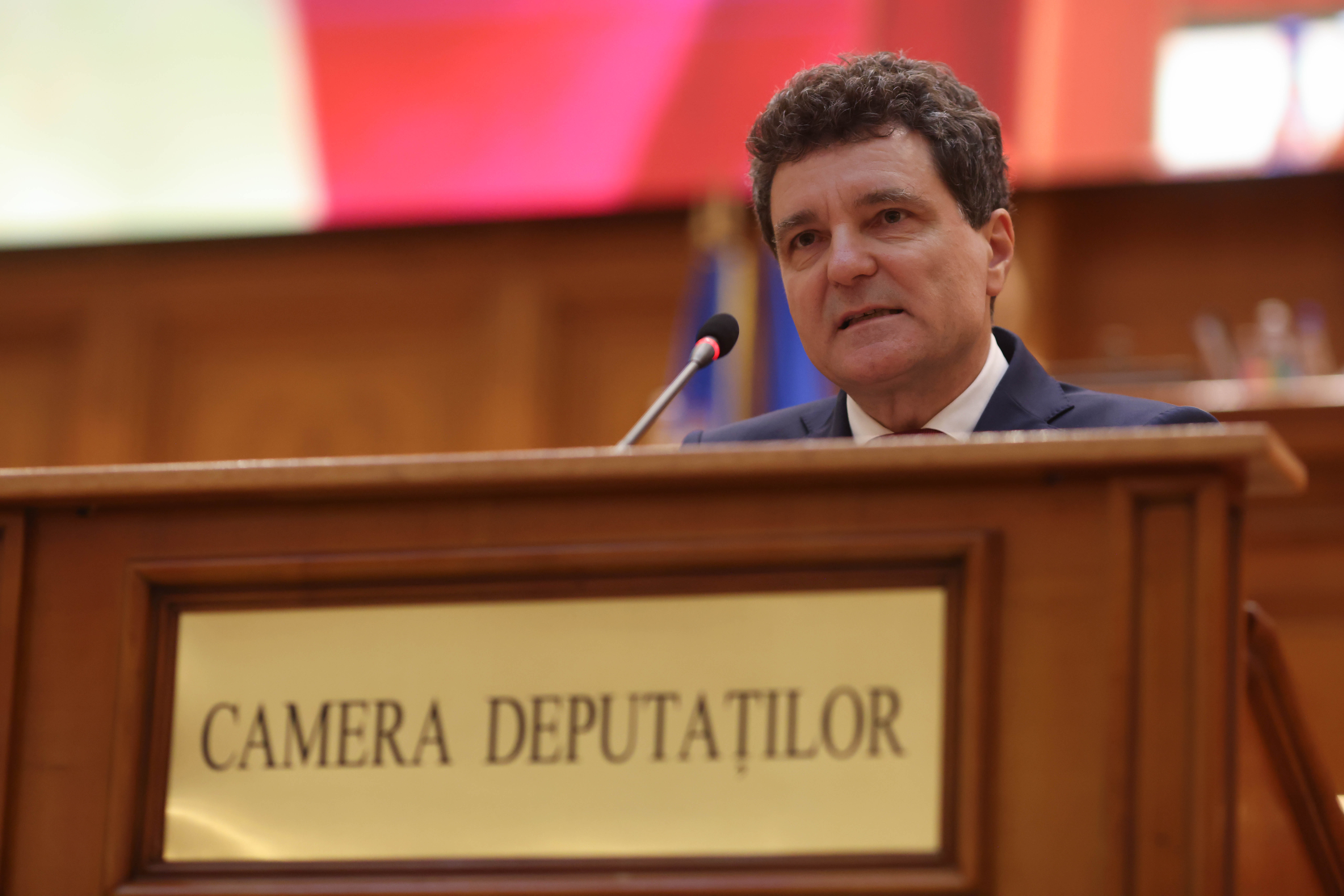 Şedinţa solemnă comună a Camerei Deputaţilor şi Senatului consacrată depunerii jurământului de către preşedintele ales al României, Nicuşor Dan, la Palatul Parlamentului din București. FOTO Inquam Photos / George Călin
