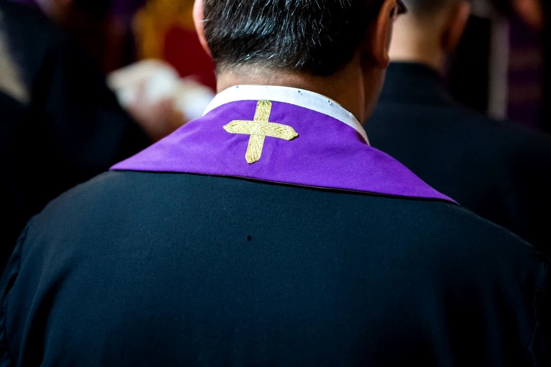 Aproape 4.400 de persoane au fost abuzate de preoți începând din 2020. FOTO: Shutterstock