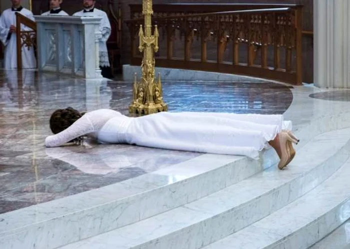 
    Femeia s-a căsătorit în fața a peste 200 de oamenifoto: Episcopia din Fort Worth  