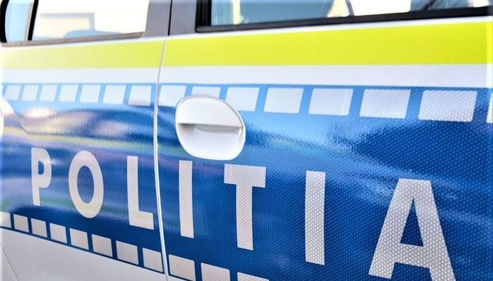 V Aradu moški fizično napadel partnerko na policijski postaji