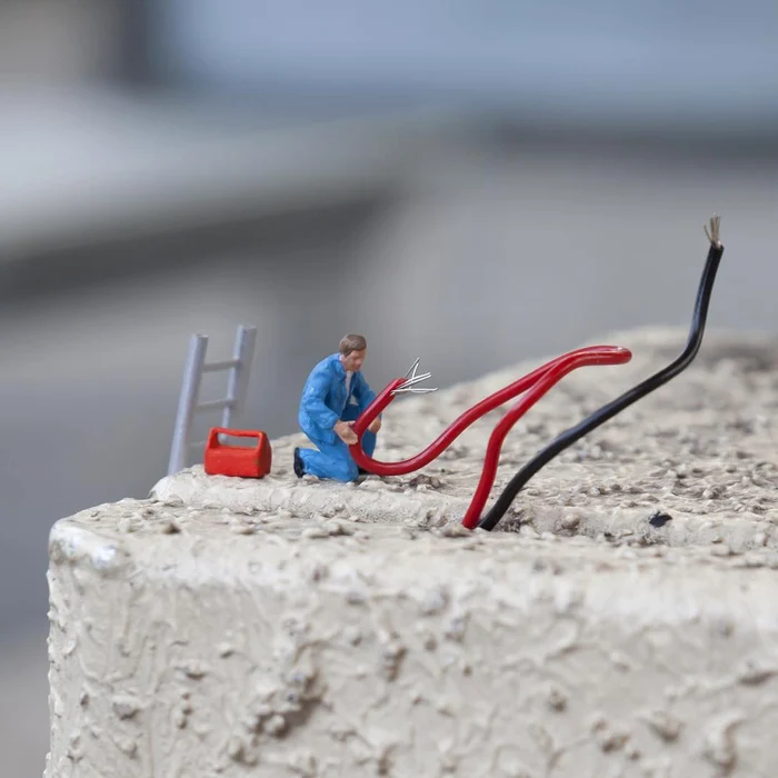 Atenție, se lucrează sub tensiune!