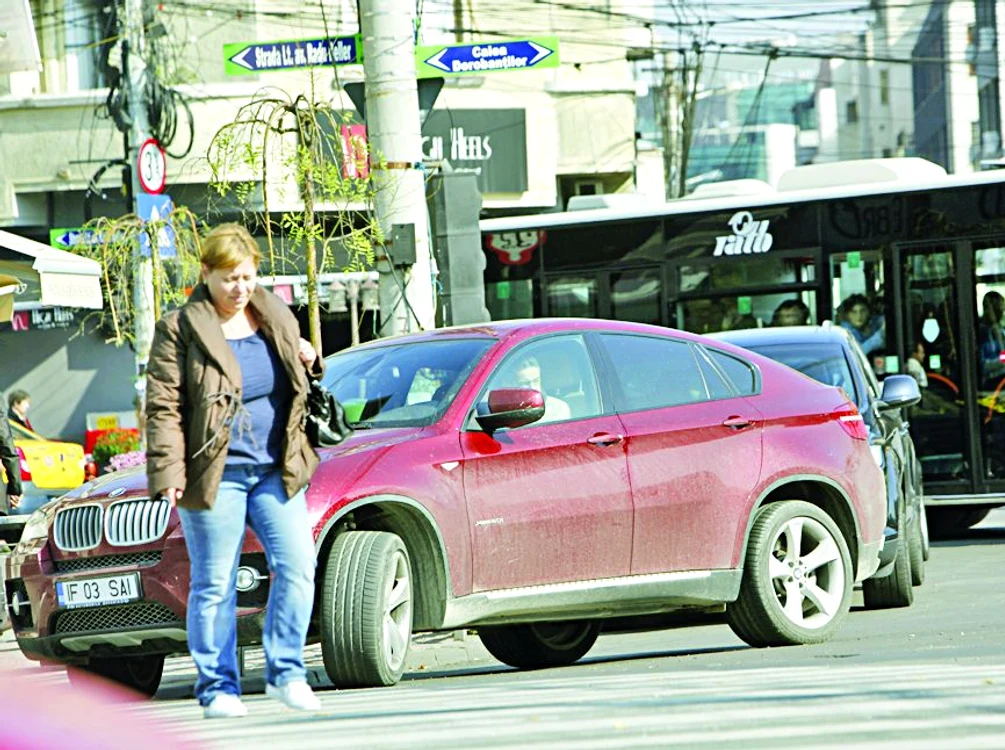 A întors pe trecerea de pietoni