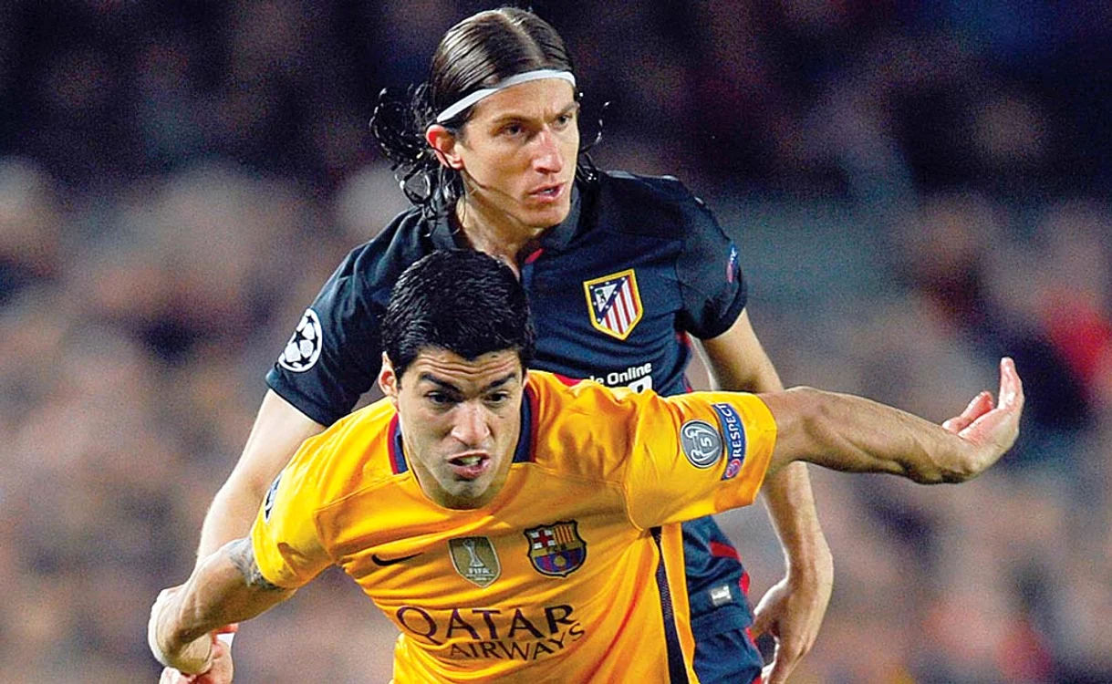 Luis Suarez pa câştigat duelurile cu Filipe Luis prin orice mijloaceFoto: Getty Images