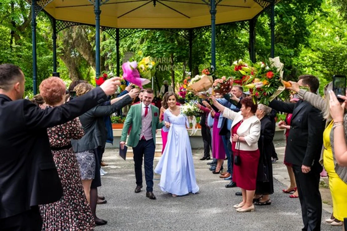 
    Un alt cuplu de clujeni, căsătorit de primarul Emil Boc   