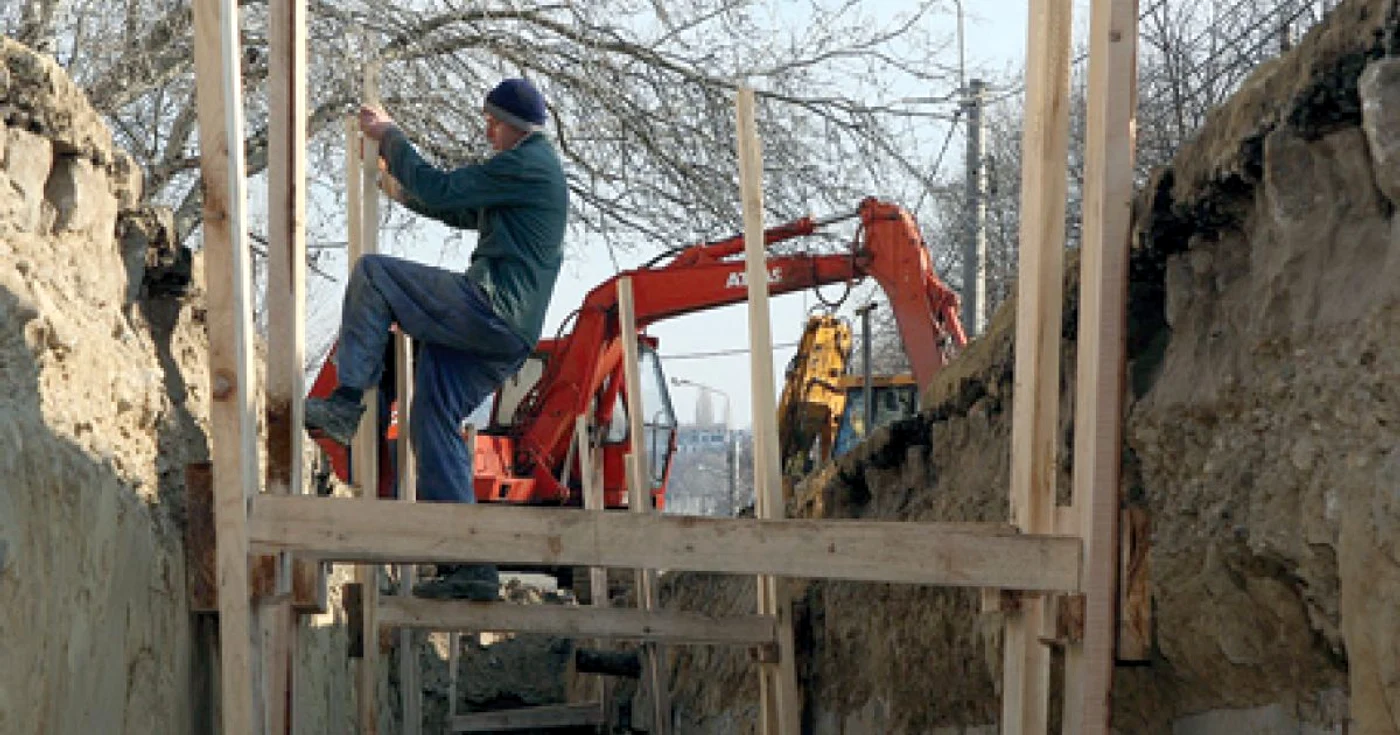 Când s-au angajat la lucrări publice, mulţi constructori au crezut că au dat peste o mină de aur, dar au intrat în faliment