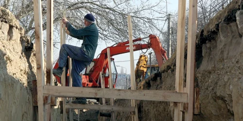Când s-au angajat la lucrări publice, mulţi constructori au crezut că au dat peste o mină de aur, dar au intrat în faliment