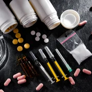 droguri cocaina heroina injectii pastile shutterstock 2107289702 jpg
