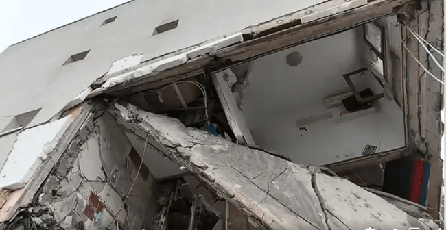 Primele imagini din interiorul blocului distrus de explozia din Rahova au stârnit revolta locatarilor: „Dacă era Ceaușescu, vă atârna în cui!”
