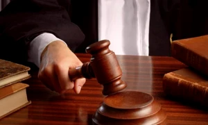 Inculpaţii au fost condamnaţi la câte trei ani de închisoare cu suspendare