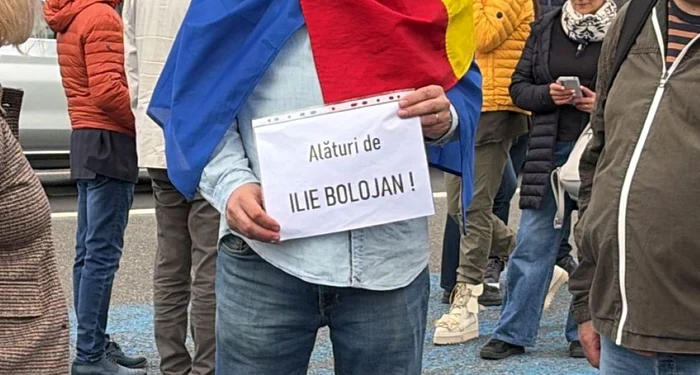 Mii de oameni în Piața Victoriei, în sprijinul lui Ilie Bolojan / foto: Știrile Pro TV