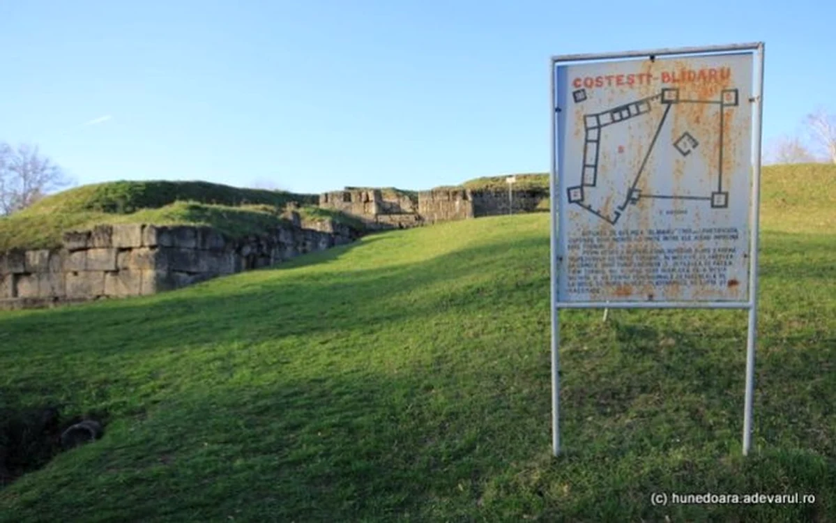 Cetatea Blidaru2 JPG jpeg