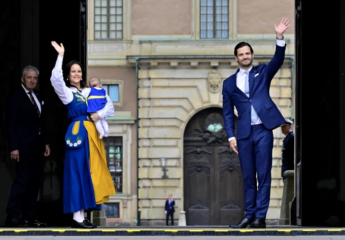 Prințesa Sofia cu micuța Ines în brațe, alături de Prințul Carl Philip, Foto Profimedia (6) jpg