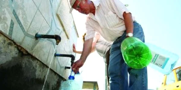 Craiova: Oamenii au făcut cozi la cişmelele din oraş