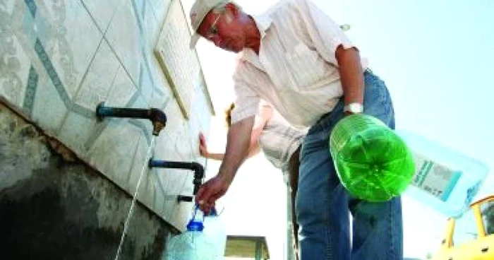 Craiova: Oamenii au făcut cozi la cişmelele din oraş