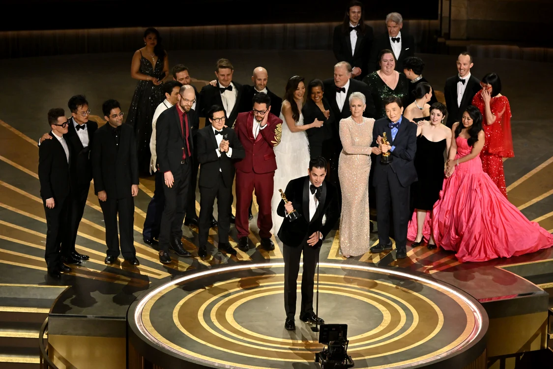 „Everything Everywhere All at Once“ a fost marele câștigător la Oscar 2023 FOTO Profimedia