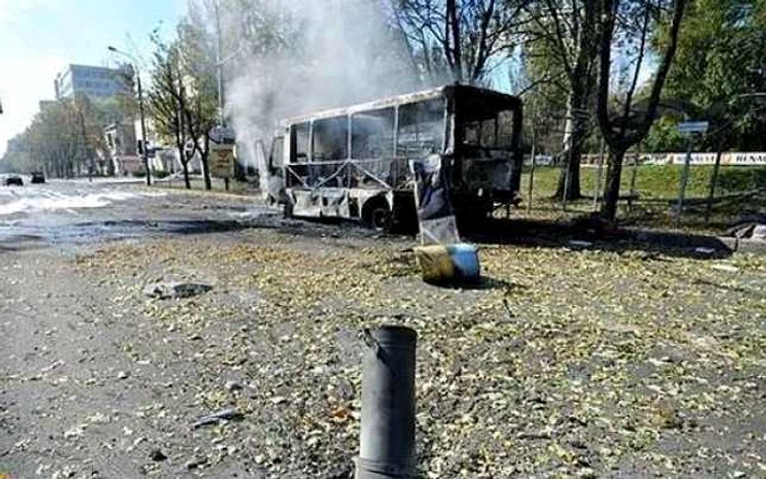 Autovehiculul lovit de rachet[ s-a făcut scrum FOTO Unian.net
