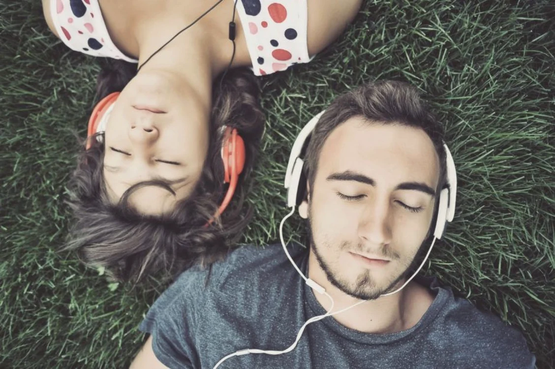 Melodia „Weightless“ a fost realizată de o trupă britanică şi o echipă de psihoterapeuţi