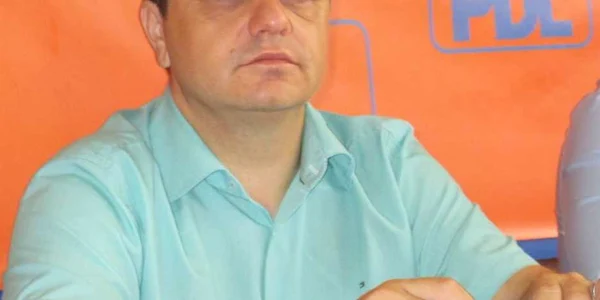 Deputatul Romeo Rădulescu vrea ca acestora să li se interzică dreptul de a mai ocupa funcţii publice