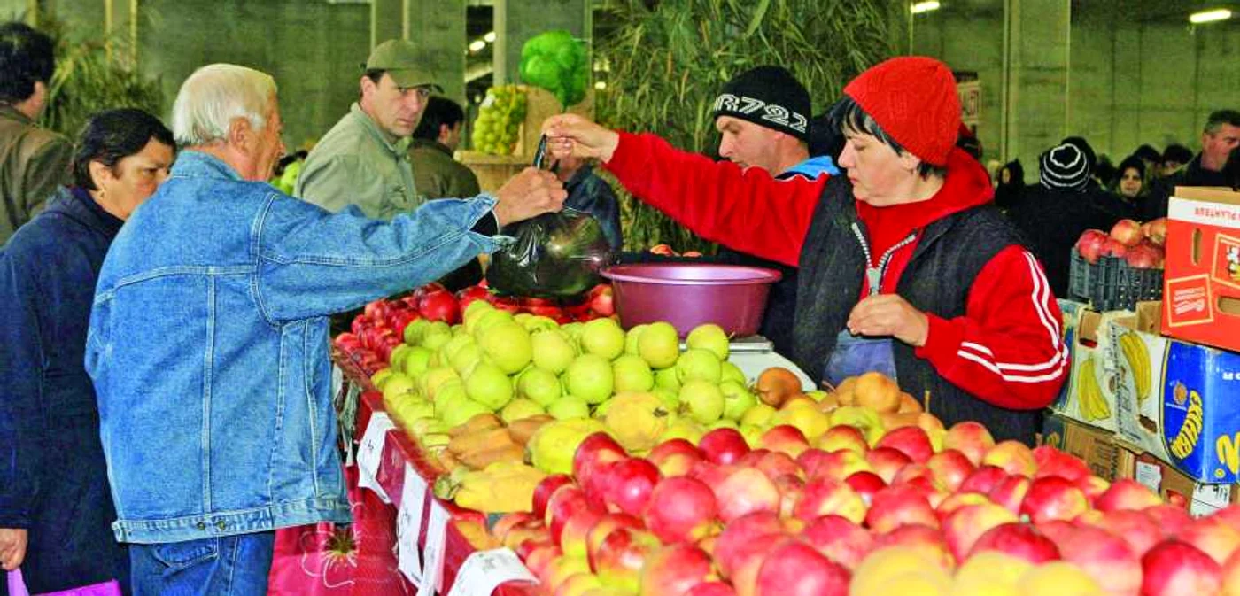 Poliţiştii au confiscat fructele fără acte