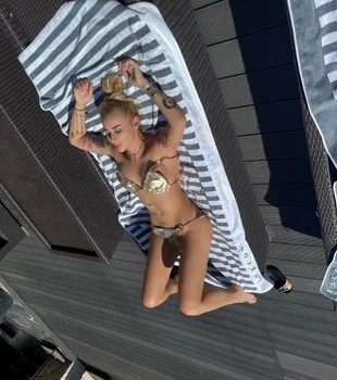 Anamaria Prodan a ieșit la plajă pe ponton foto: arhiva personală 