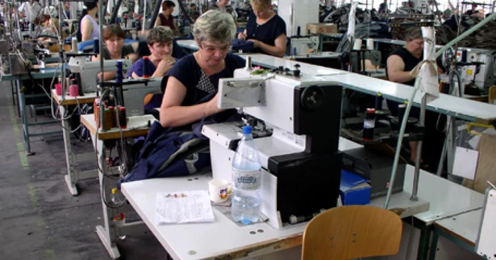 În domeniul confecţiilor salariile ajung până la 1.200 de lei la care se adaugă bonuri de masă şi ore suplimentare plătite