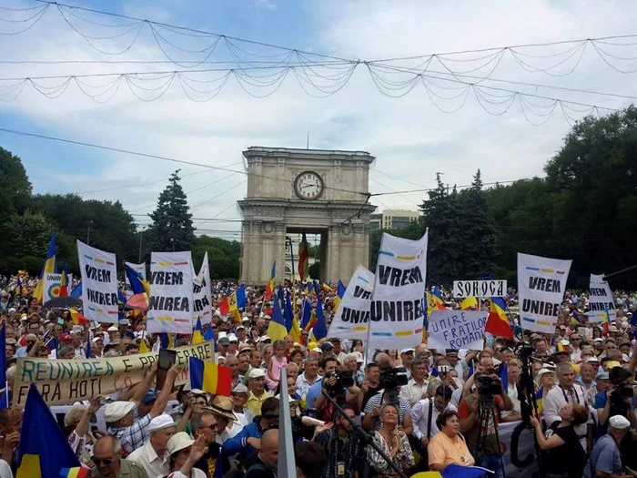 Marea Adunare Naţională de la Chişinău - mulţimea văzută de pe scenă FOTO Lulea Marius Dorin