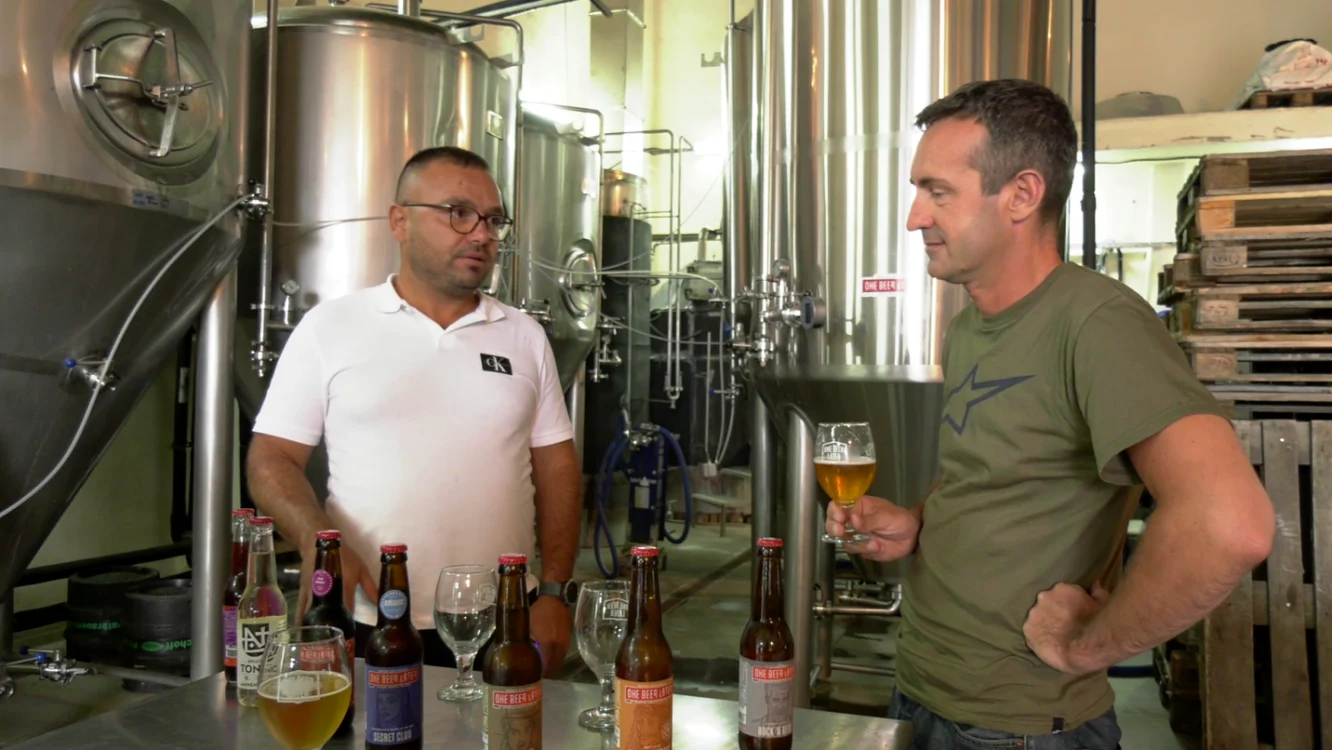 Francois şi partenerul său, Ionuţ, produc sub eticheta ”One Beer Later”