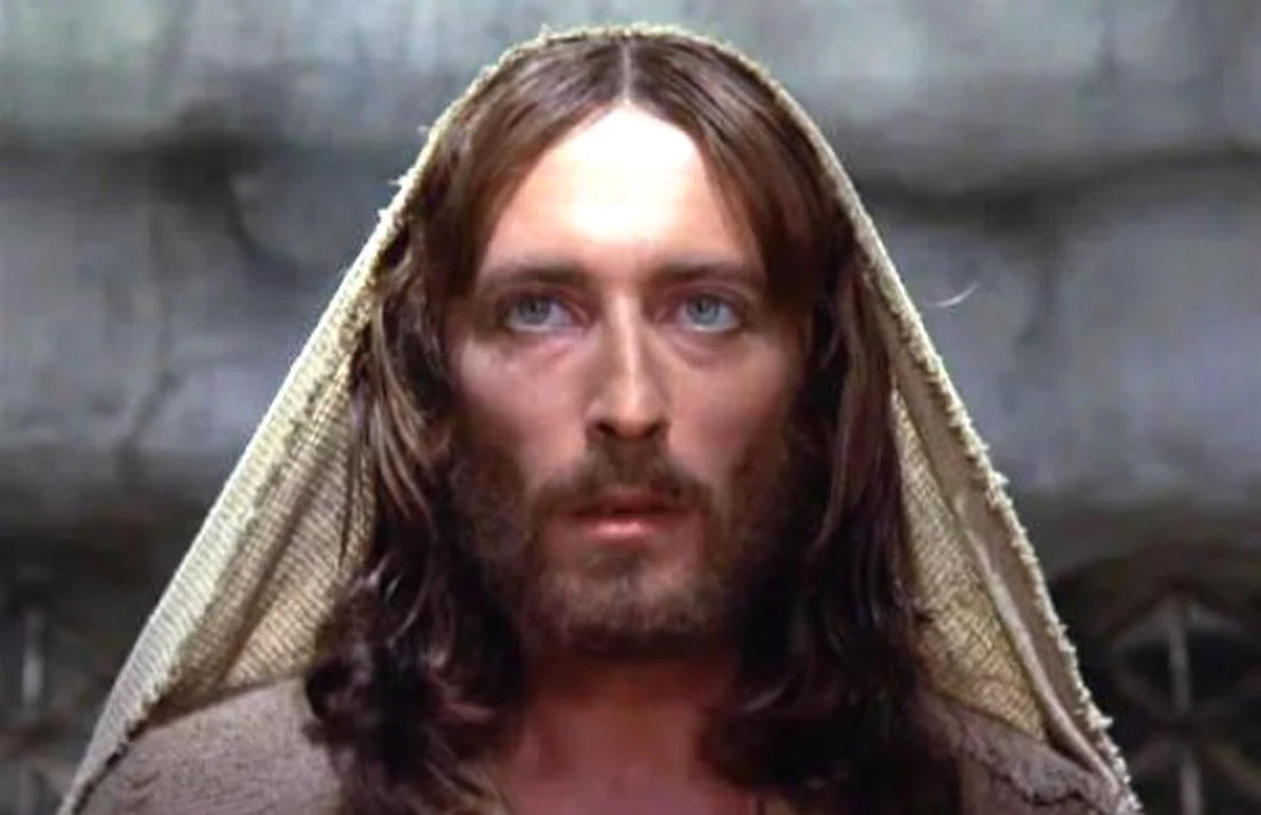Robert Powell în rolul Mântuitorului, în filmul „Iisus din Nazareth“